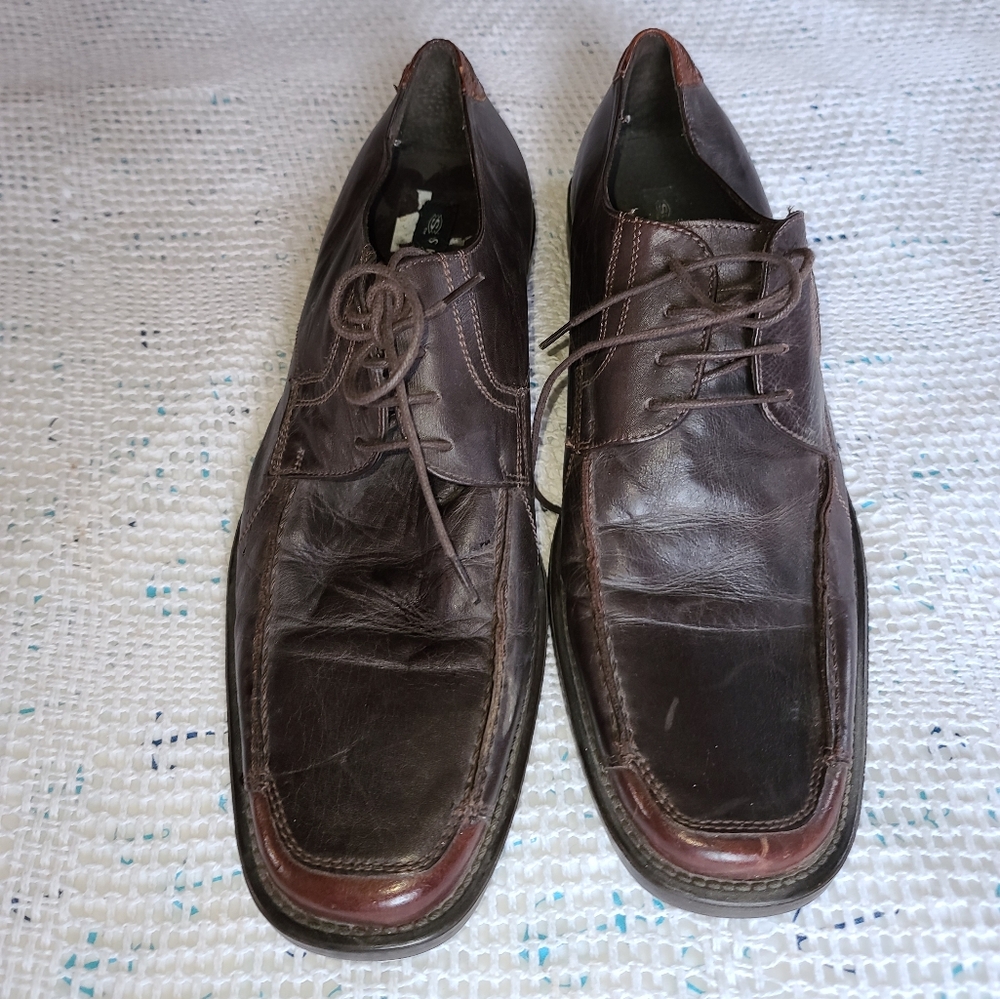 Brown casual shoes